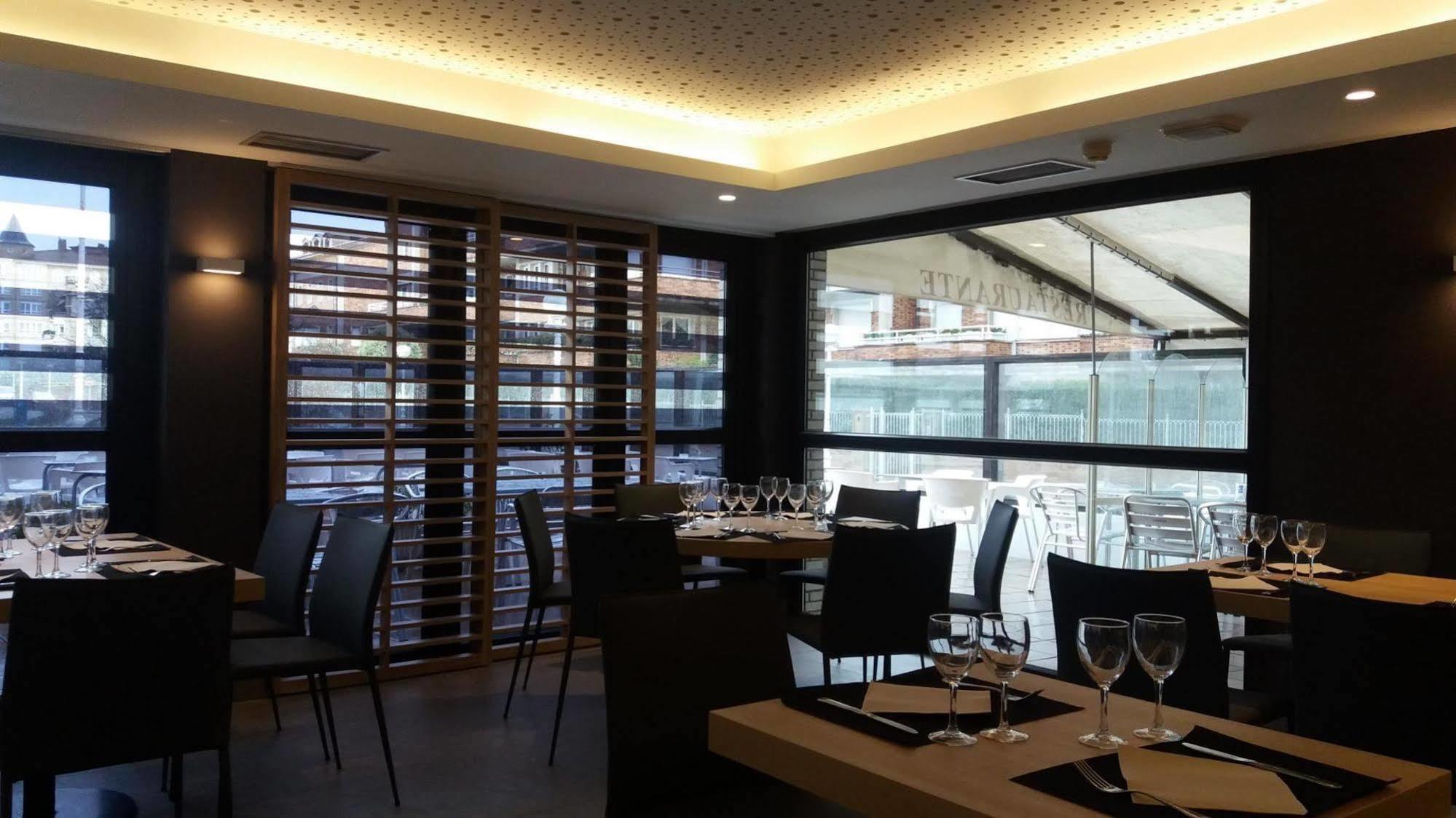 Hotel Ezeiza Сан-Себастьян Экстерьер фото