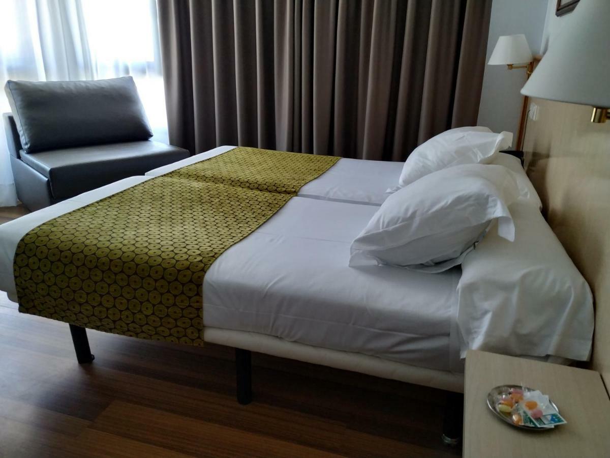 Hotel Ezeiza Сан-Себастьян Экстерьер фото